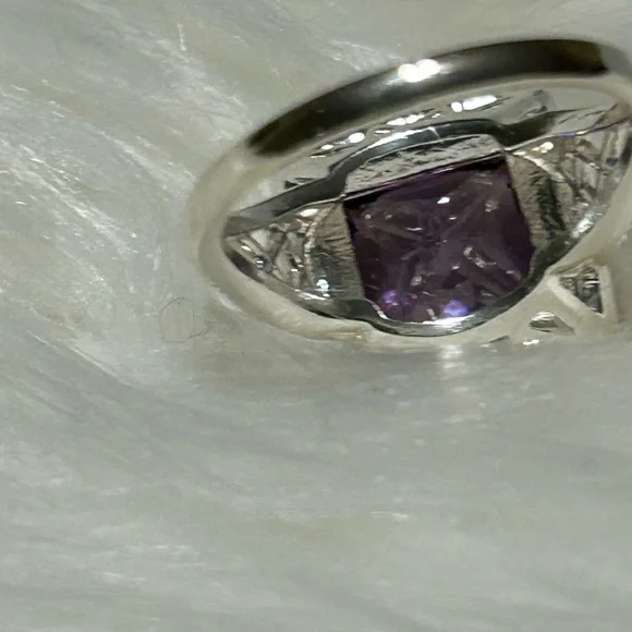 Elegant Purple and Silver Ring - Picture 4 of 10